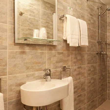 Londres Saint Honore Hotel 3*